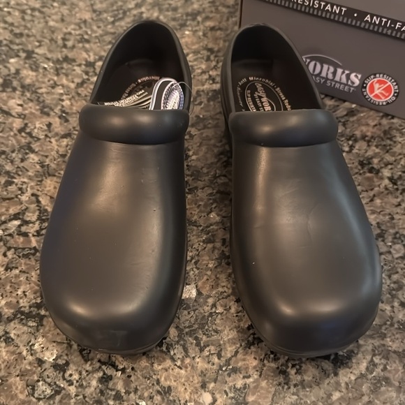 Easy works black Kris women’s slip resistant mules clogs NIB 11 - Picture 3 of 10